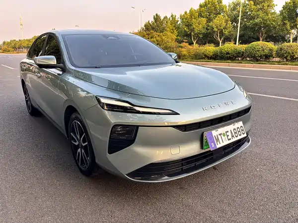 Roewe D6 2025