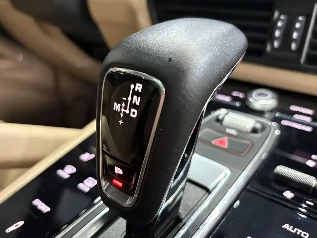 Porsche Cayenne 2020 — фото 16