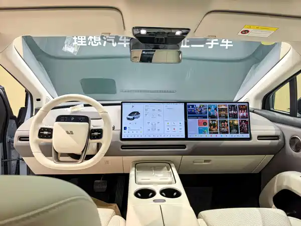 Li Auto i8 2025
