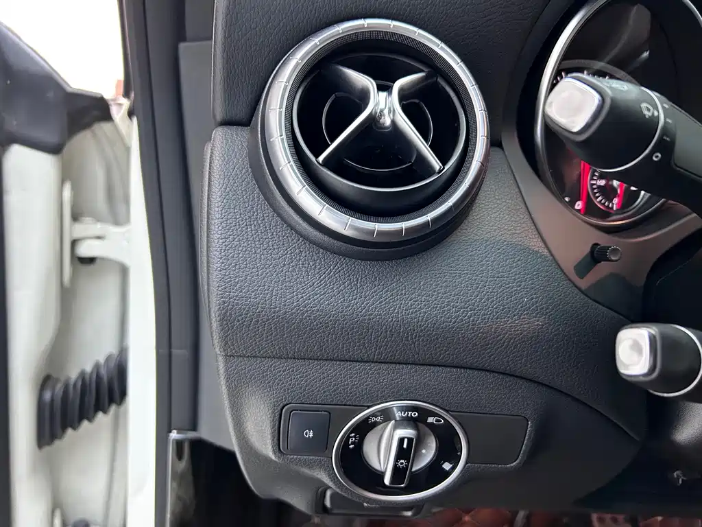 Mercedes-Benz CLA 2017 — фото 13