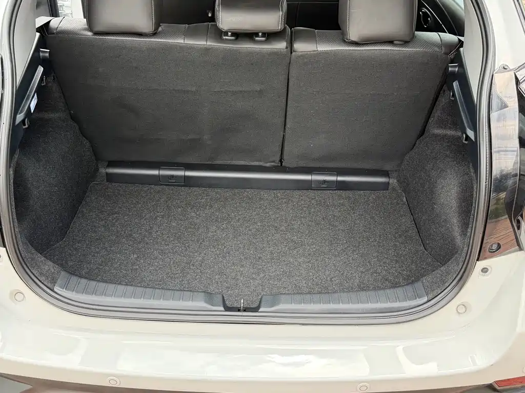 Toyota Yaris L 2022 — фото 12