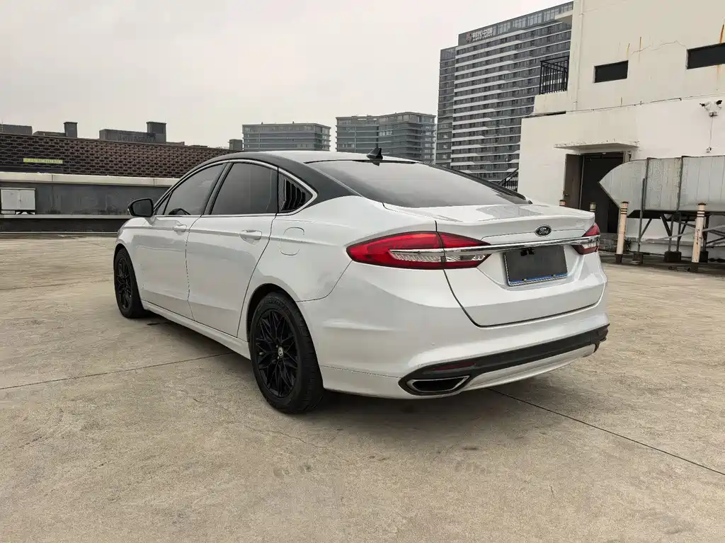 Ford Mondeo 2018 — фото 16