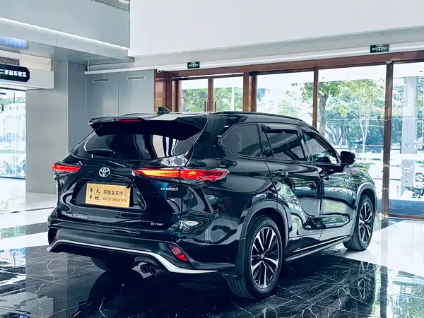 Toyota Crown Kluger 2021