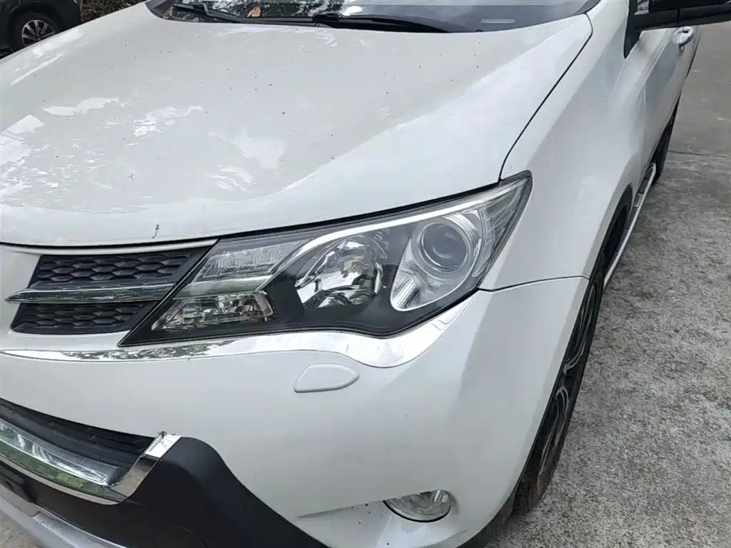 Toyota RAV4 2015 — фото 24
