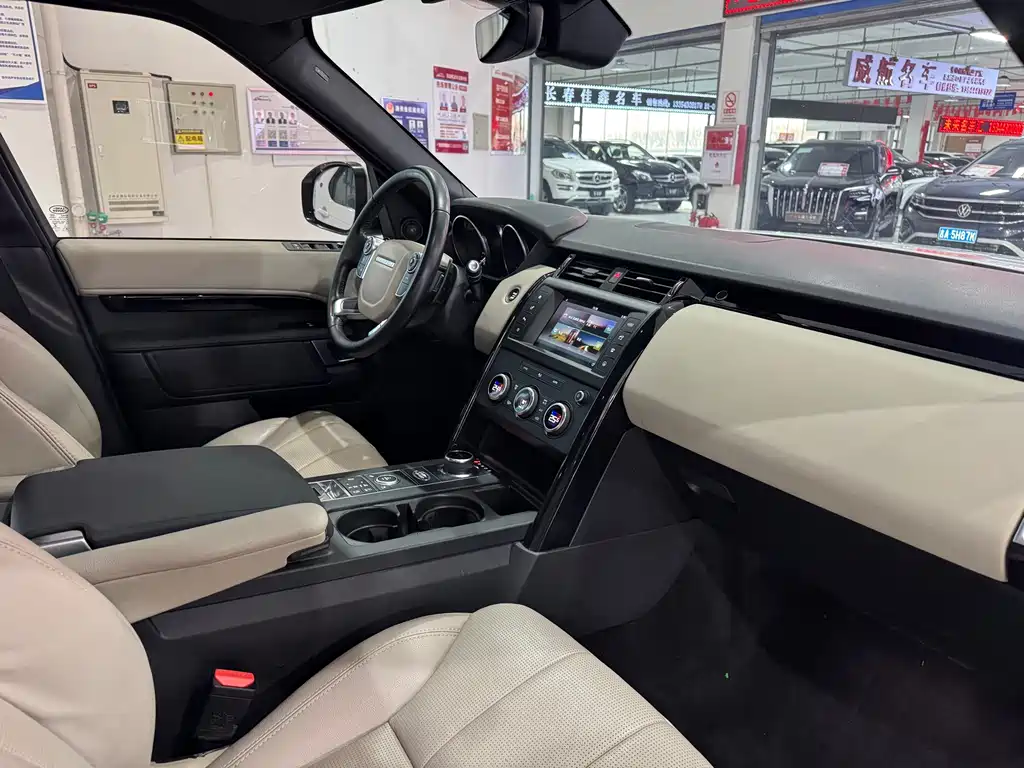 Land Rover Discovery 2018 — фото 11