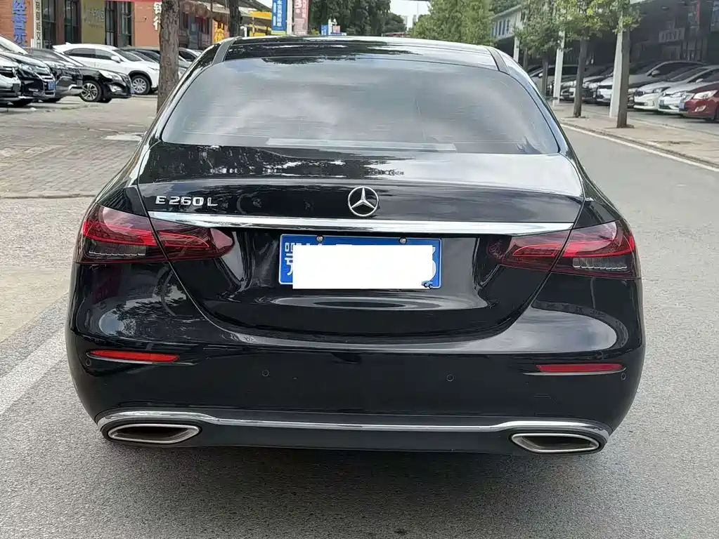 Mercedes-Benz E-Class 2022 — фото 8