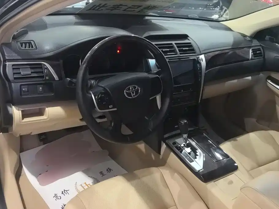 Toyota Camry 2015 — фото 12