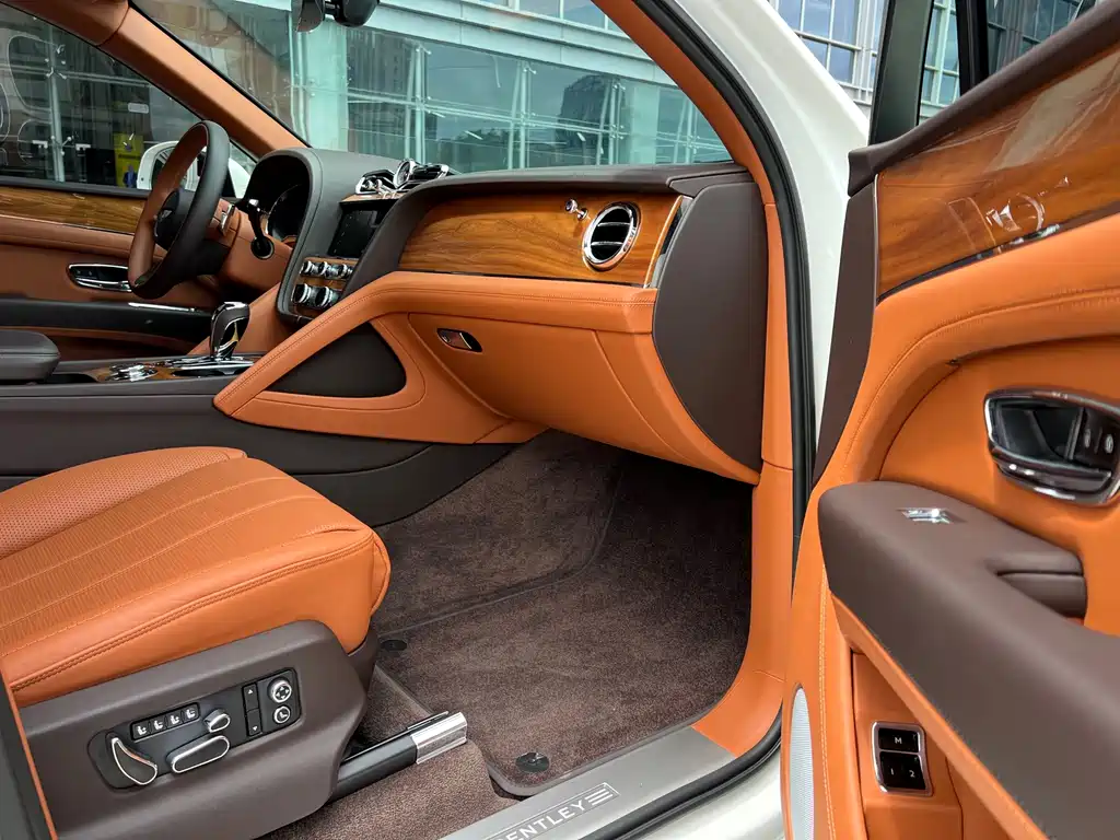 Bentley Bentayga 2022 — фото 13