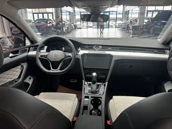 Volkswagen Magotan 2024