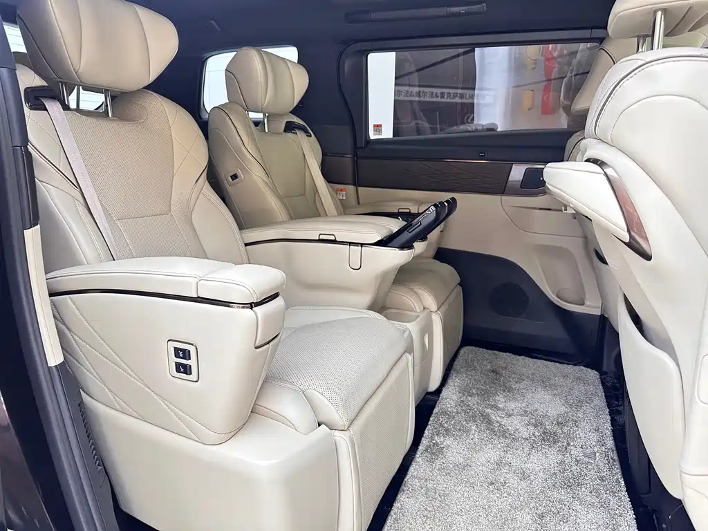 Toyota Vellfire 2023 — фото 7