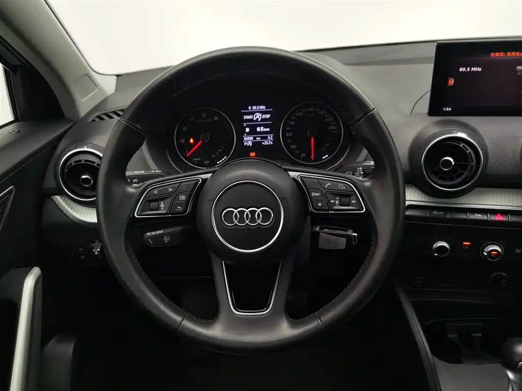 Audi Q2L 2020 — фото 11