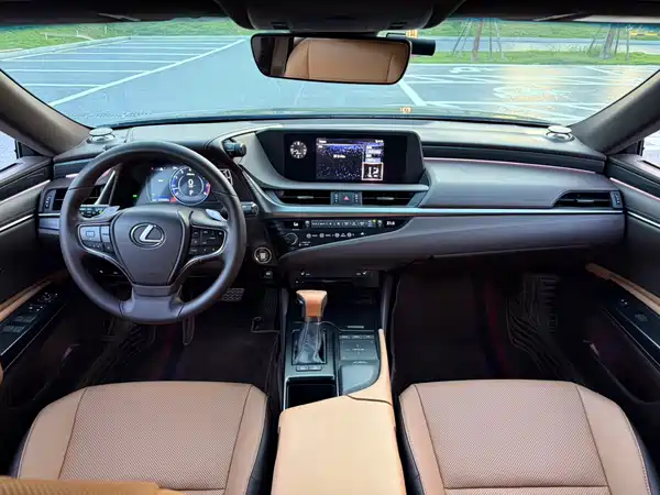 Lexus ES 2018