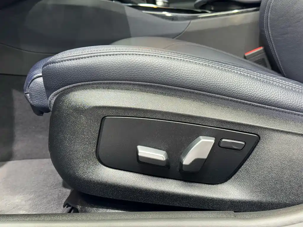 BMW 5 Series 2019 — фото 14