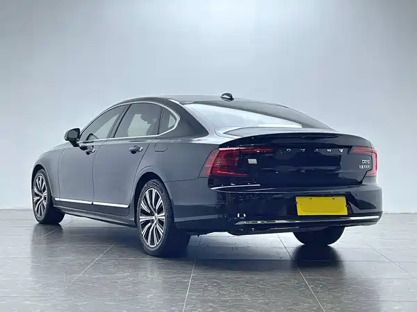 Volvo S90 Plug-In Hybrid 2022