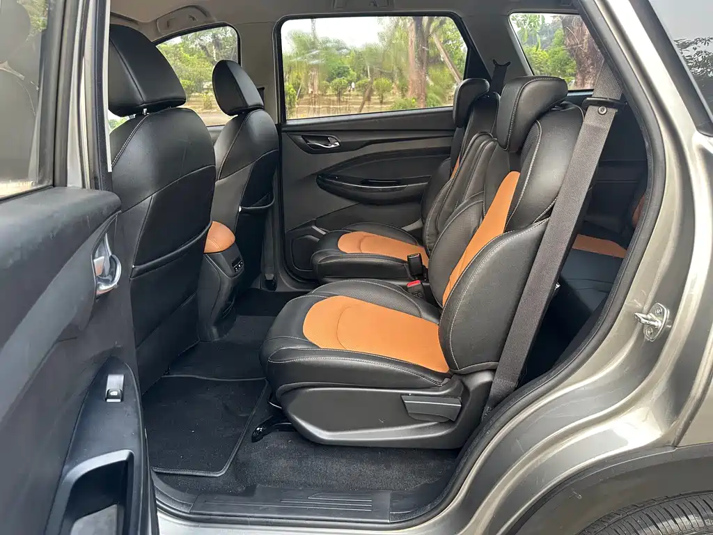 Wuling Hongguang S3 2019 — фото 12