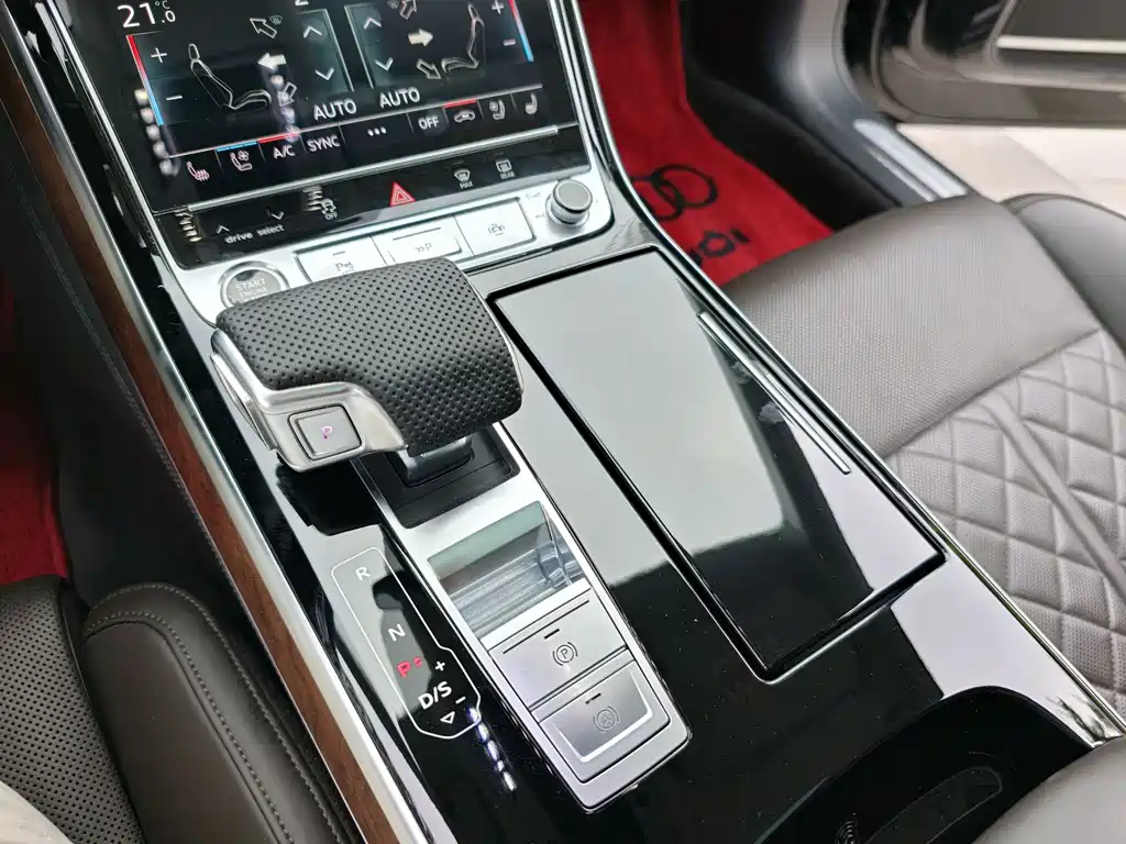 Audi A8 2021 — фото 17