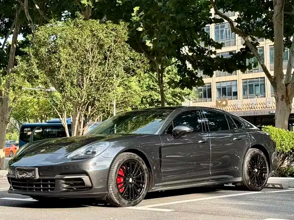 Porsche Panamera 2021