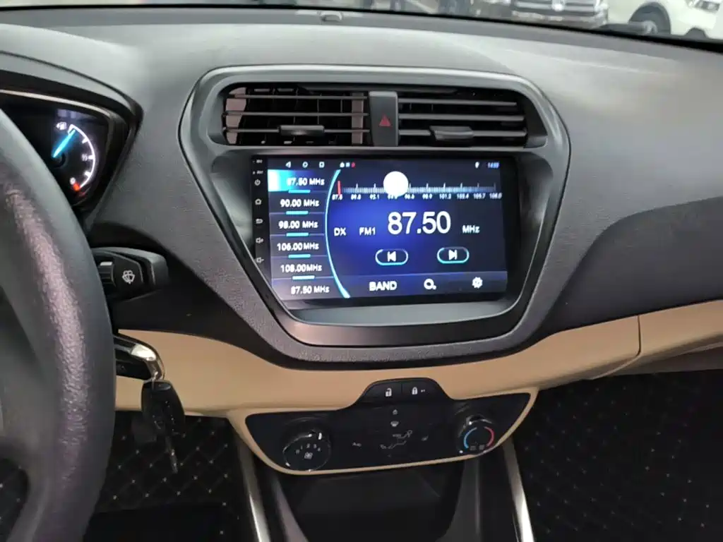 Ford Escort 2018 — фото 13