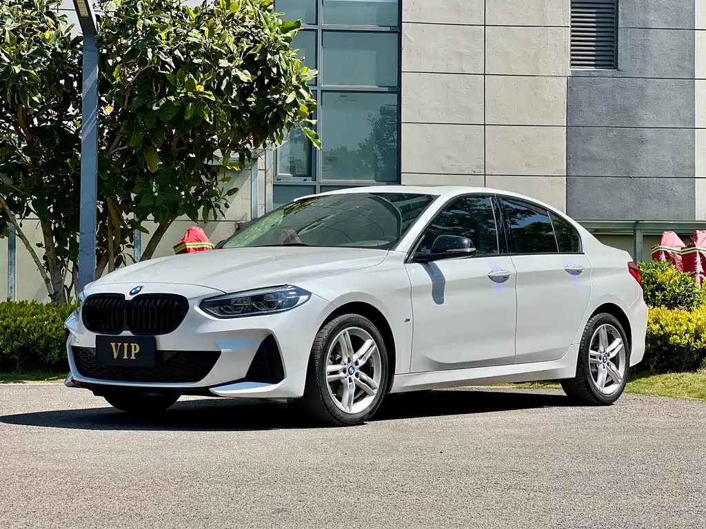 BMW 1 Series 2021 — фото 1