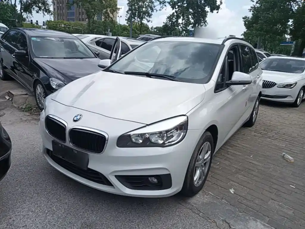 BMW 2 Series Wagon 2017 — фото 2