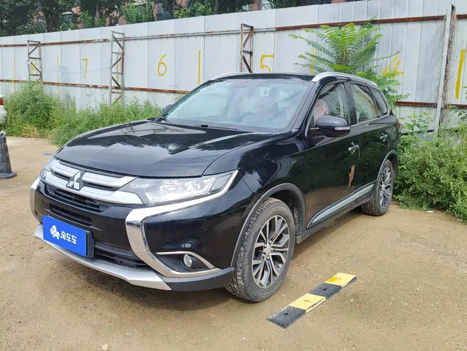 Mitsubishi Outlander 2018 — фото 1