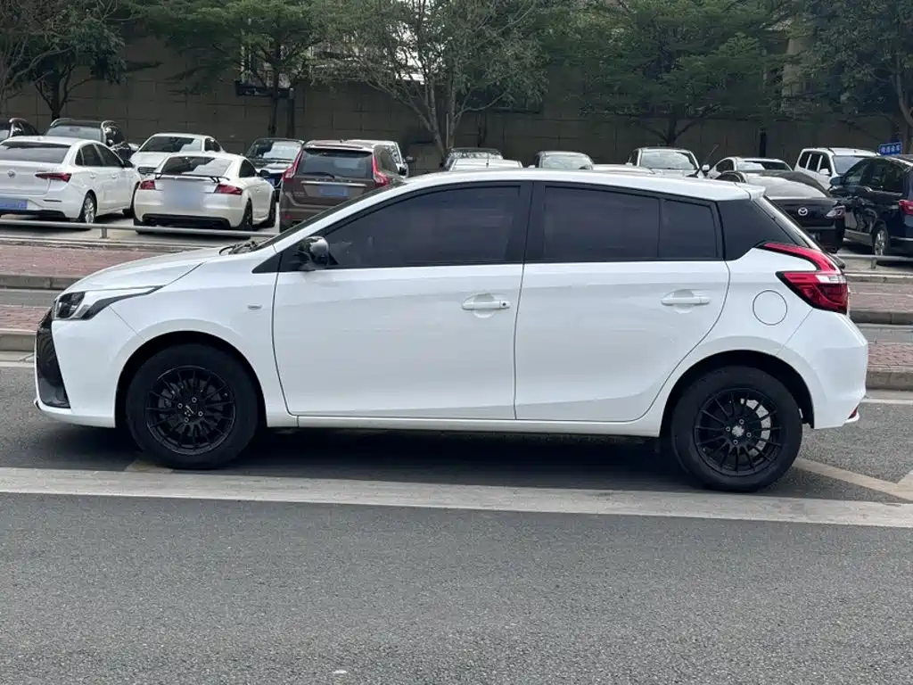 Toyota Yaris L 2018 — фото 8