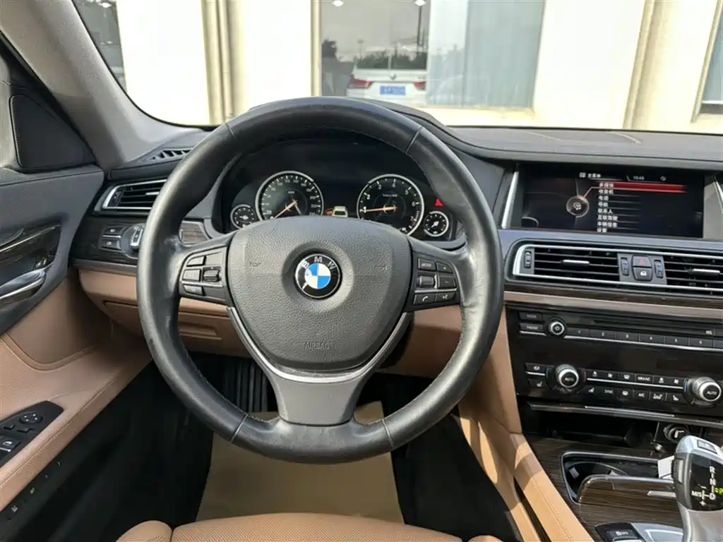 BMW 7 Series 2015 — фото 18