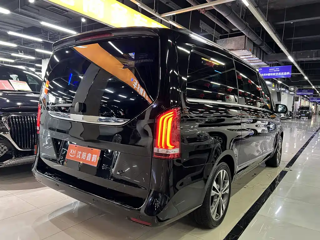 Mercedes-Benz V-Class 2018 — фото 30