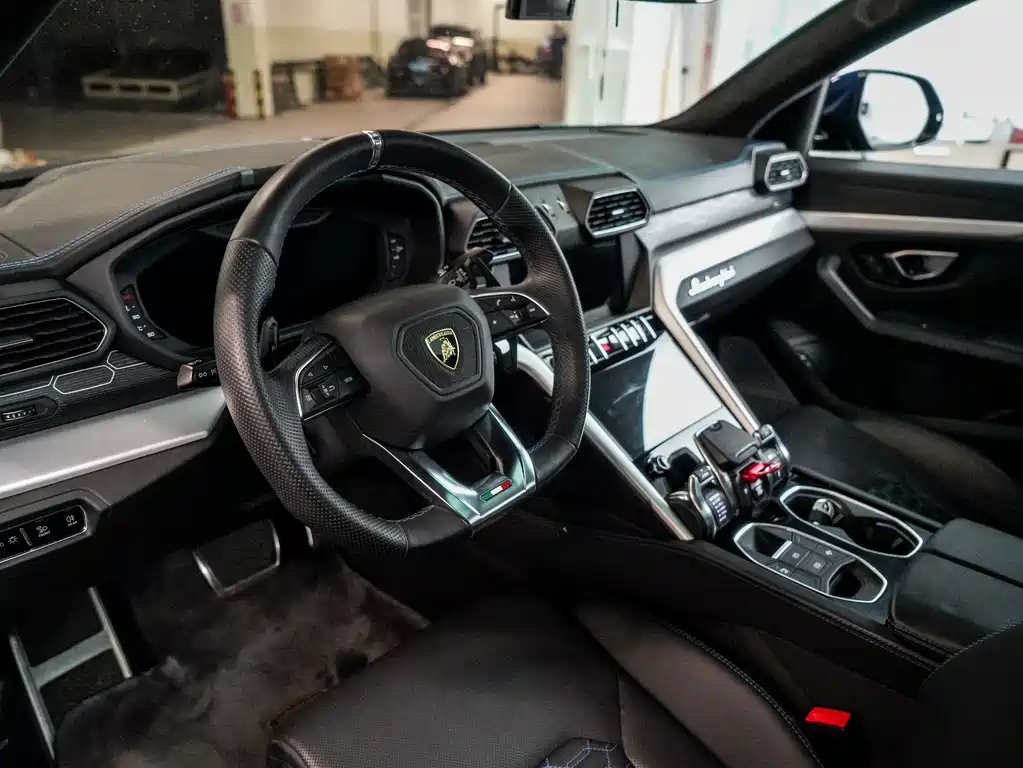 Lamborghini Urus 2019 — фото 9