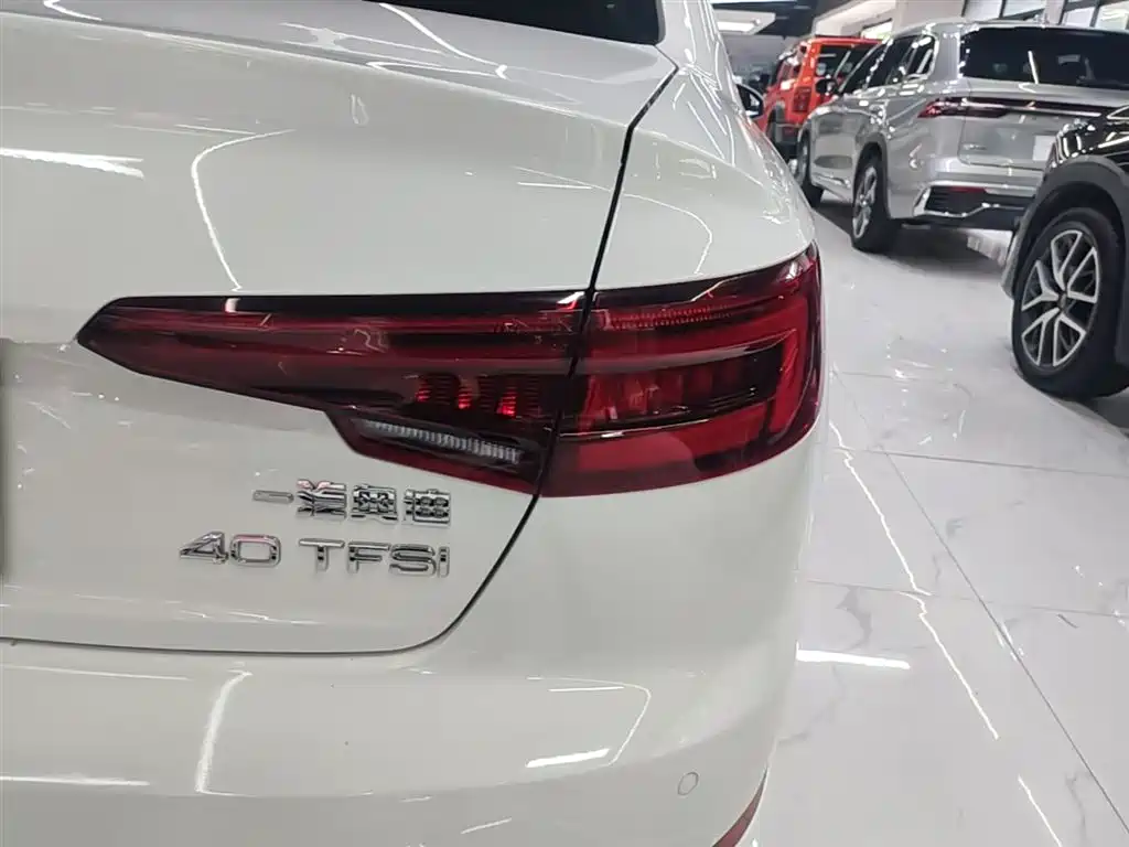 Audi A4L 2019 — фото 8