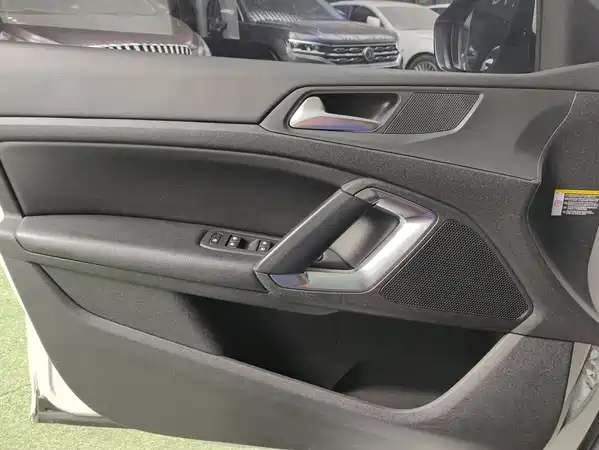 Peugeot 408 2016