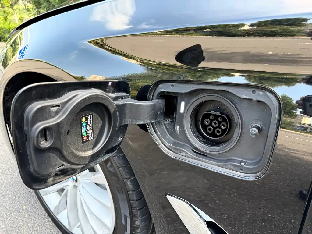 BMW 5 Series New Energy 2020 — фото 18