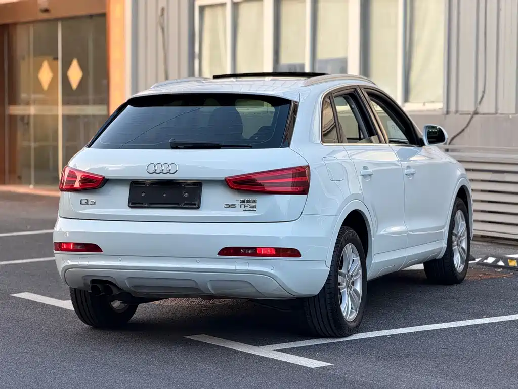 Audi Q3 2016 — фото 17