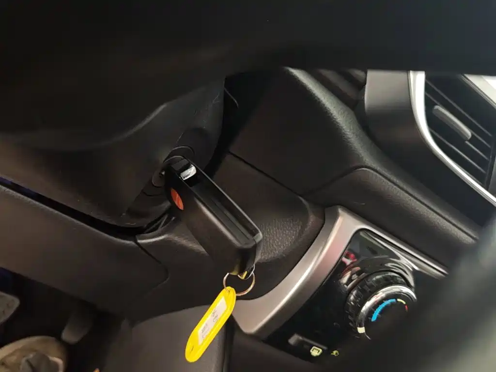 Toyota Yaris L 2017 — фото 9