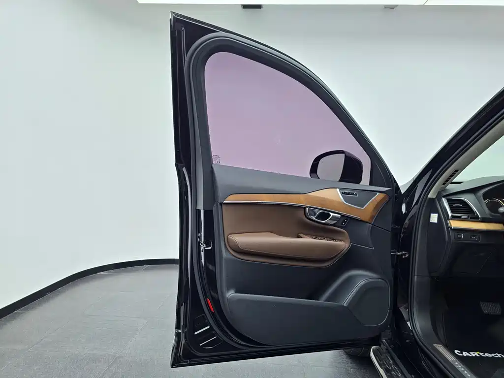 Volvo XC90 2020 — фото 20