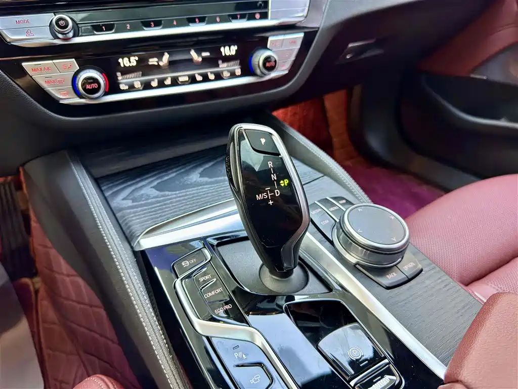 BMW 5 Series 2021 — фото 15