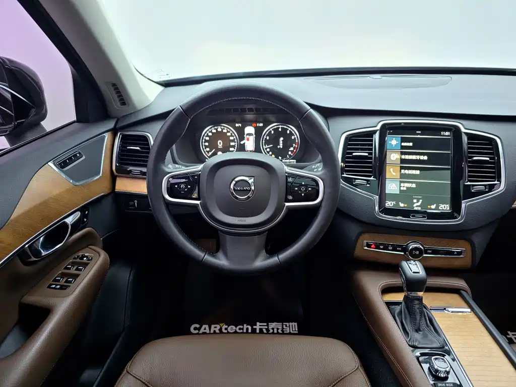 Volvo XC90 2020 — фото 28