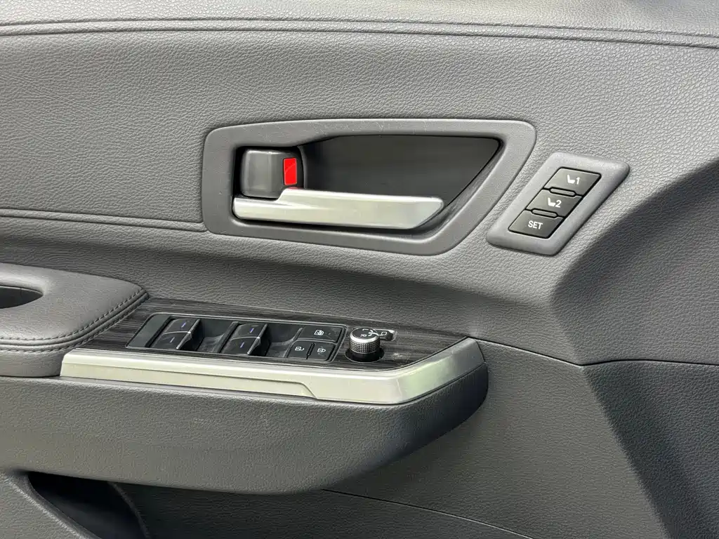 Toyota Sienna 2023 — фото 10