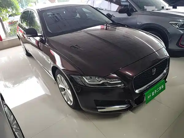 Jaguar XFL 2020