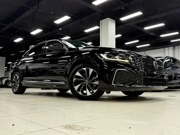Volkswagen Passat 2023