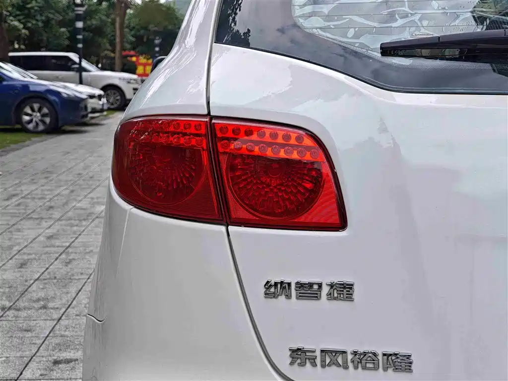 Luxgen Big 7 SUV 2012 — фото 13