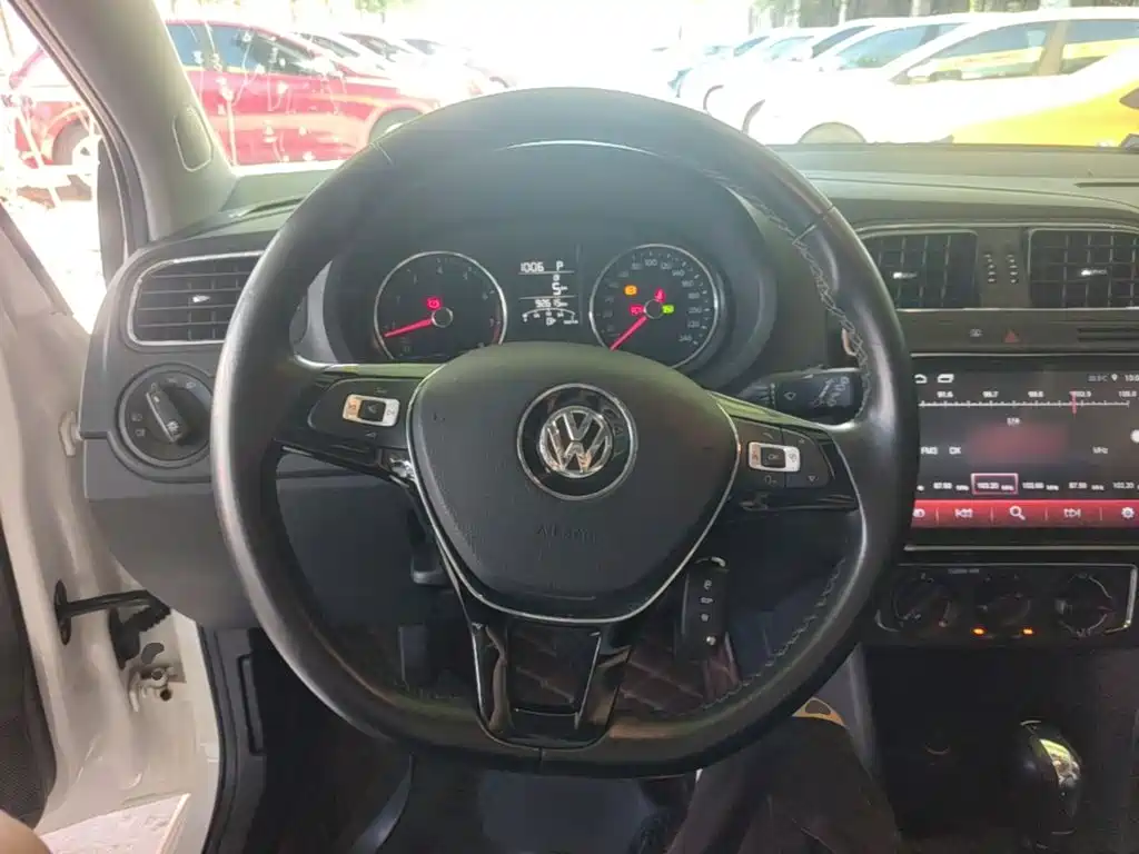 Volkswagen Polo 2017 — фото 11
