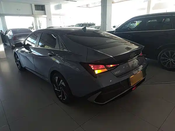 Hyundai Elantra 2024
