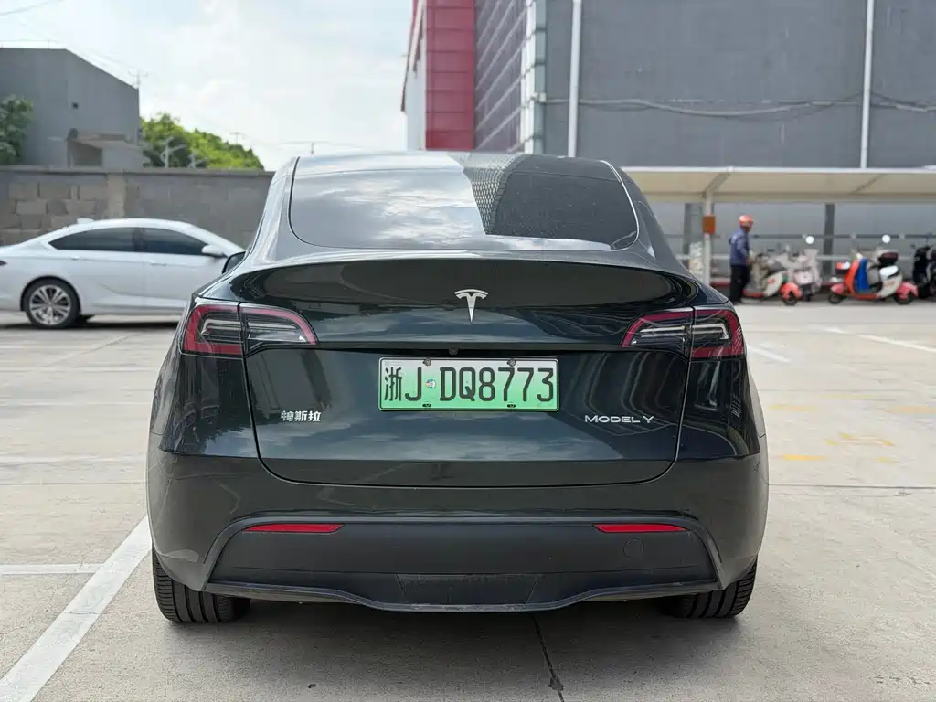 Tesla Model Y 2023 — фото 14