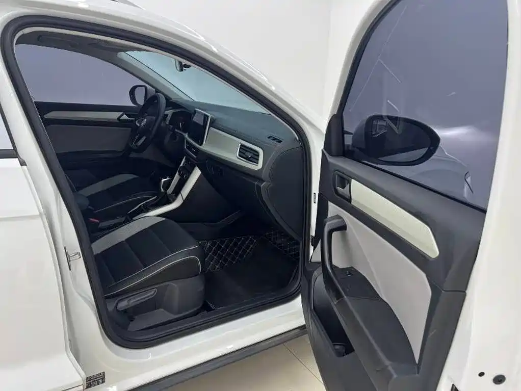 Volkswagen T-Roc 2023 — фото 11