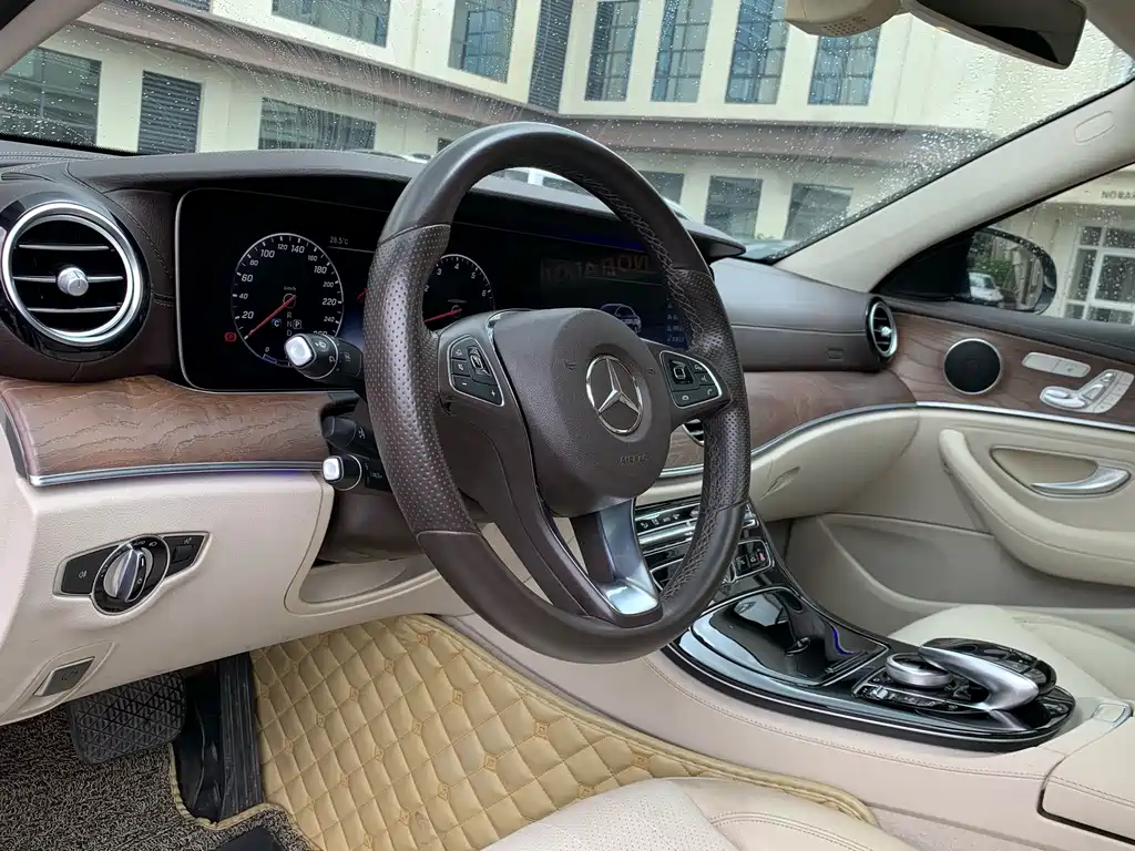 Mercedes-Benz E-Class 2017 — фото 17
