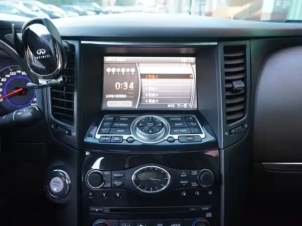 Infiniti FX 2011