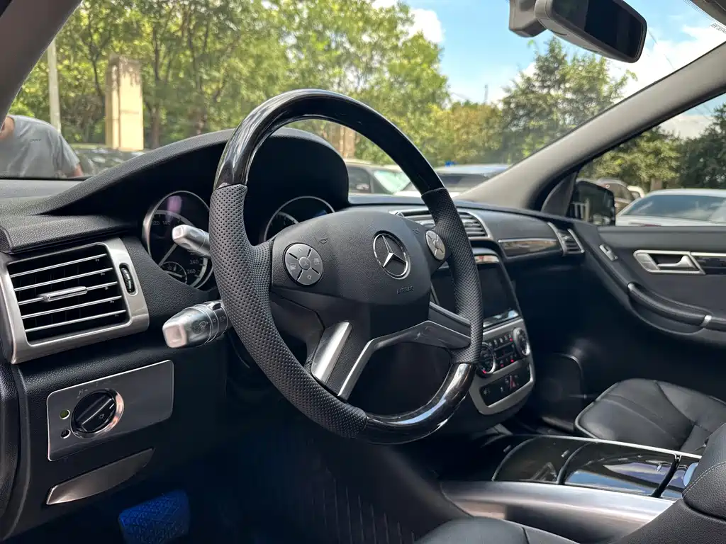 Mercedes-Benz R-Class 2016 — фото 10