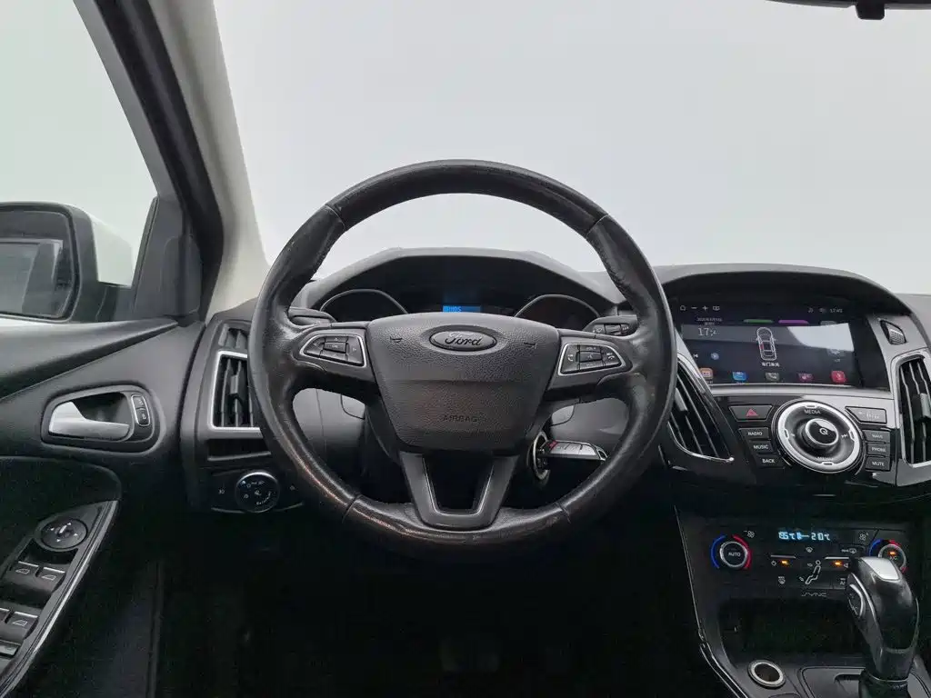 Ford Focus 2016 — фото 11