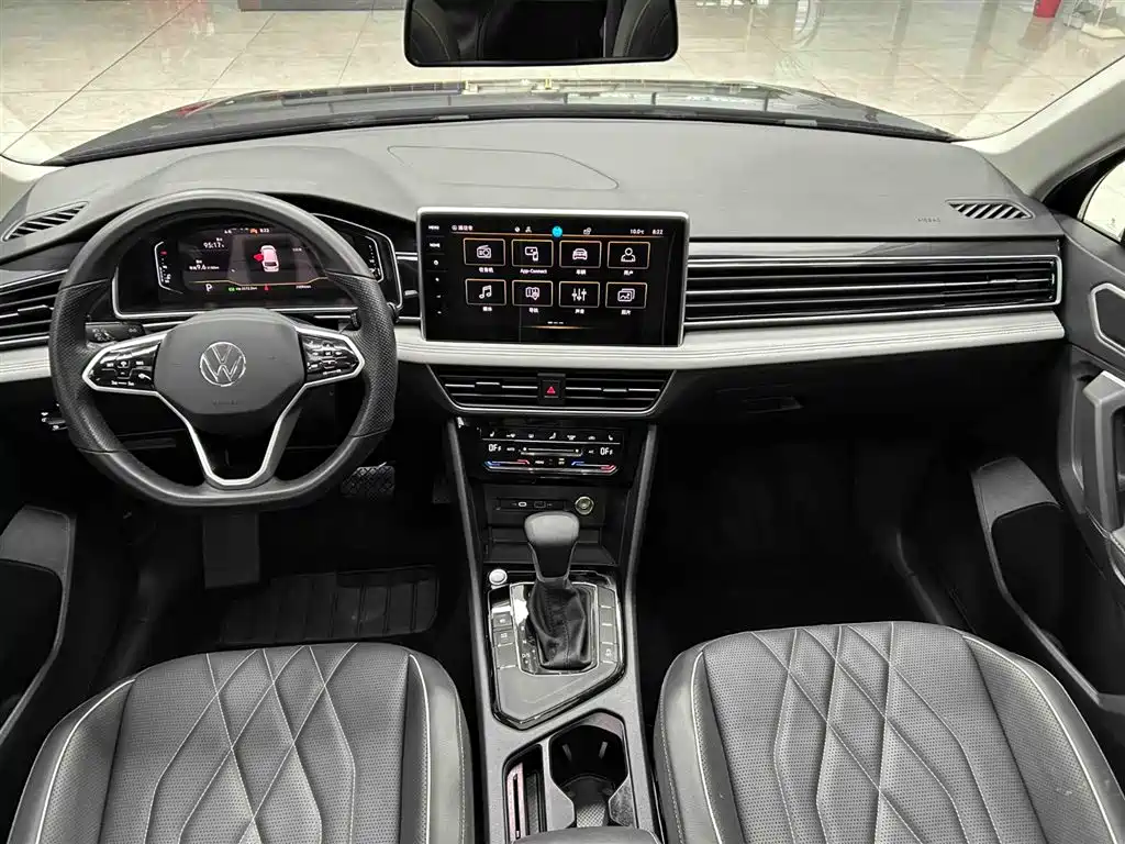 Volkswagen Tiguan L 2023 — фото 2